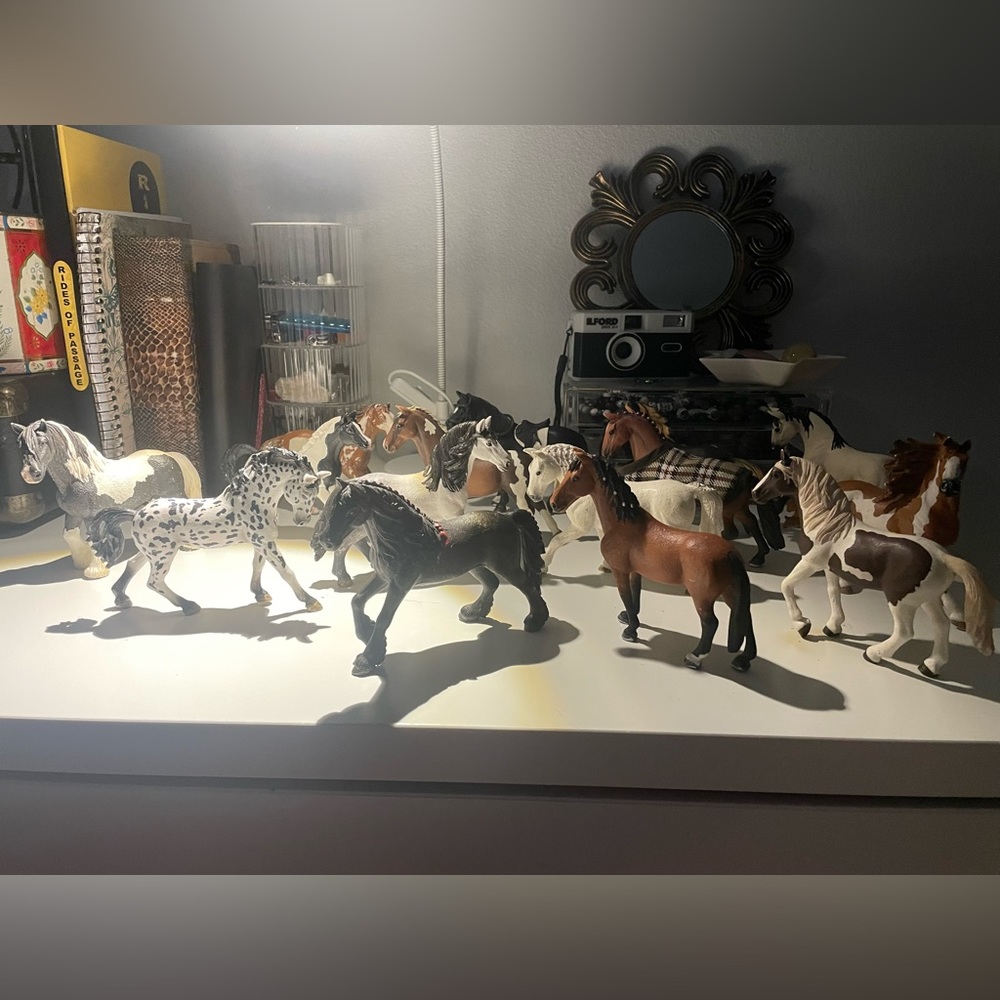 Retired Schleich horse lot (15 horses & 3 accessories)